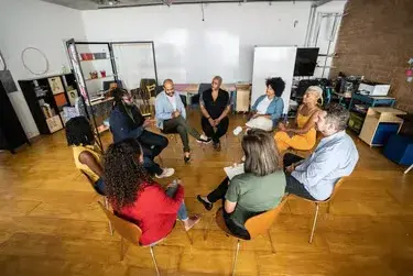 Líderes de célula en reunión de grupo pequeño